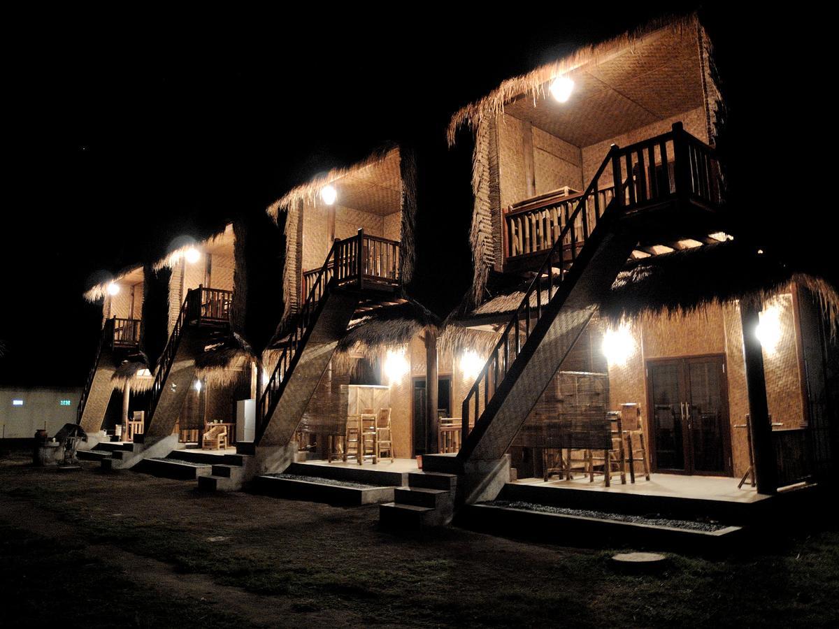 Old Village Гили-Эйр Экстерьер фото